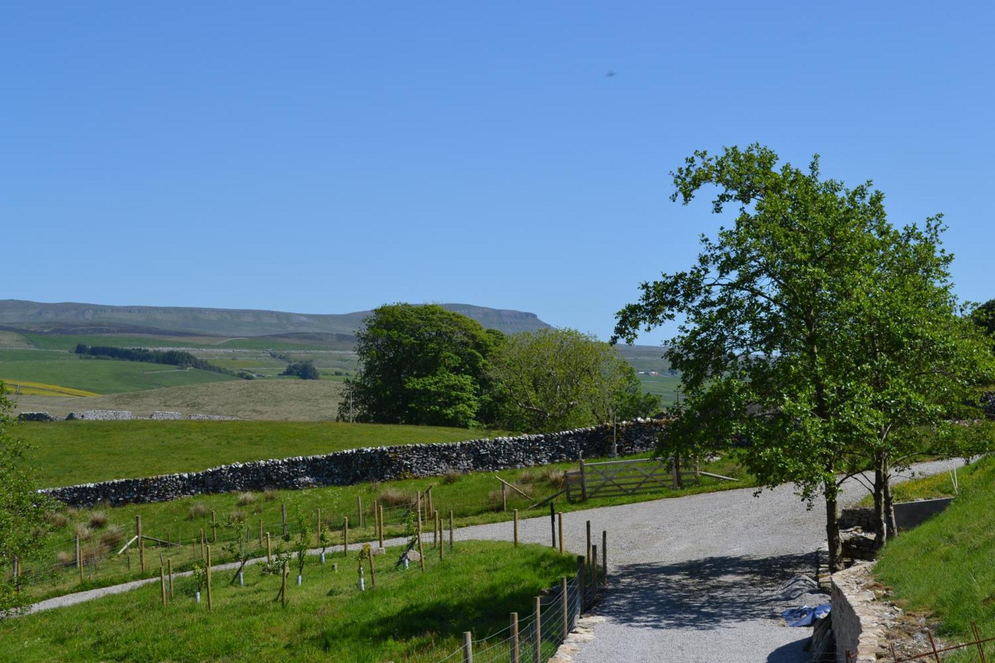 The Warren Lodge Cabin At Ashes Farm, Near Settle Exterior photo