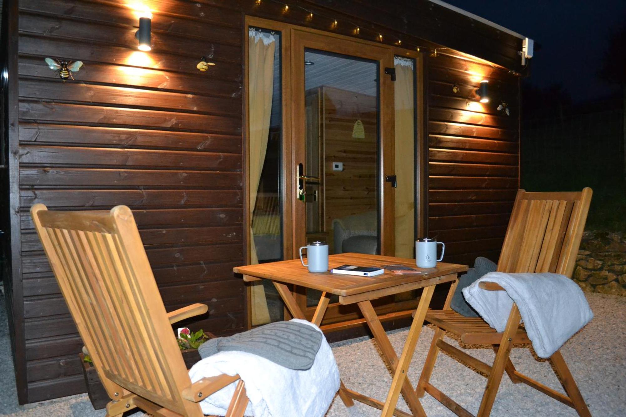 The Warren Lodge Cabin At Ashes Farm, Near Settle Exterior photo